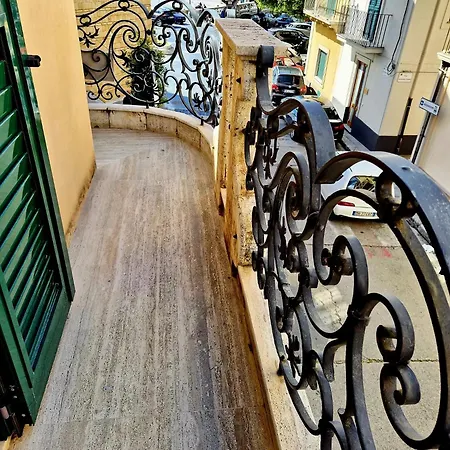 Scilla Guest House 3*