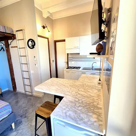 Scilla Guest House 3*